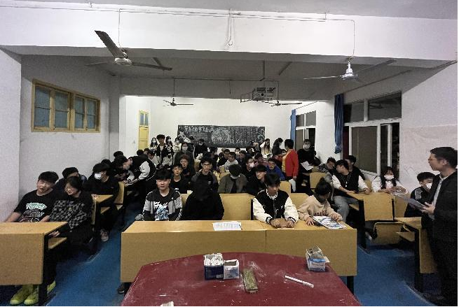 创造整洁环境 构建安全寝室 创造整洁环境 构建安全寝室