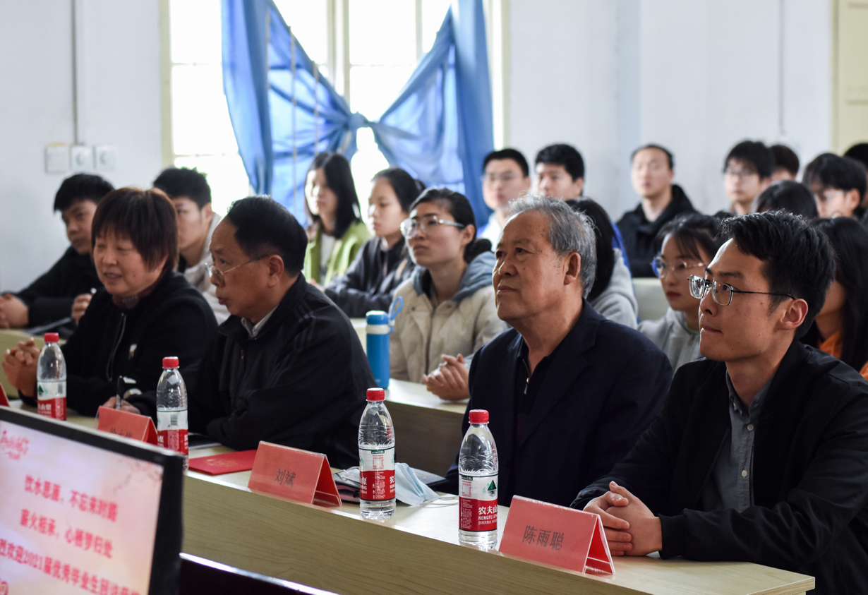 薪火相承,心栖梦归处 ——必赢nn699net官网开展优秀毕业生交流分享活动 薪火相承,心栖梦归处 ——必赢nn699net官网开展优秀毕业生交流分享活动