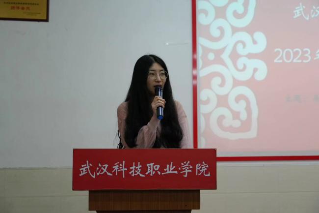 展示主持风采,亮出青春底牌 展示主持风采,亮出青春底牌