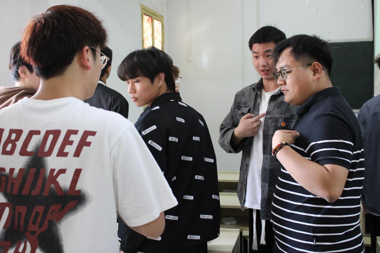 必赢官网团委举办第三期团课结业典礼暨入团仪式 必赢官网团委举办第三期团课结业典礼暨入团仪式