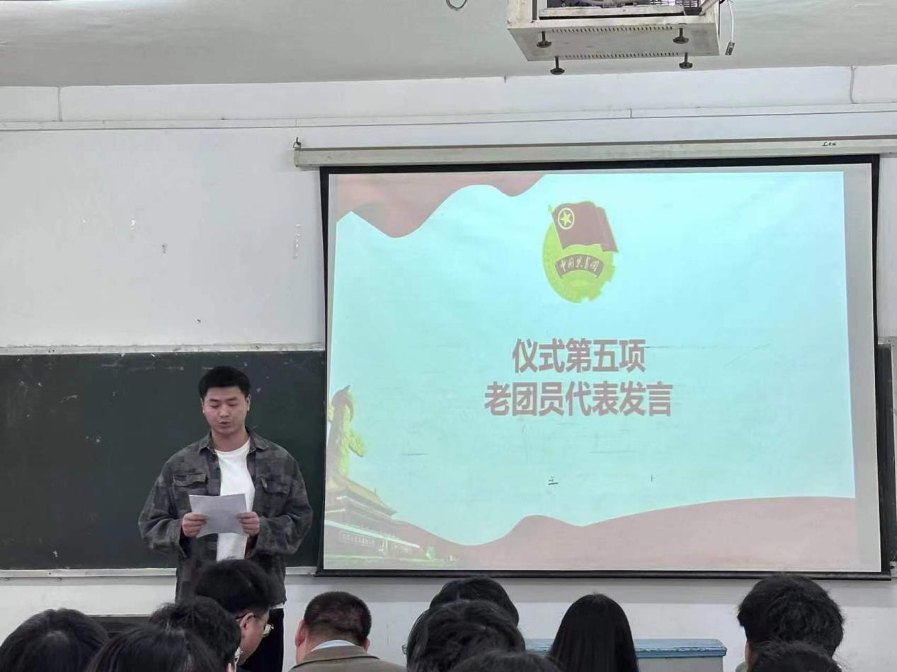 必赢官网团委举办第三期团课结业典礼暨入团仪式 必赢官网团委举办第三期团课结业典礼暨入团仪式