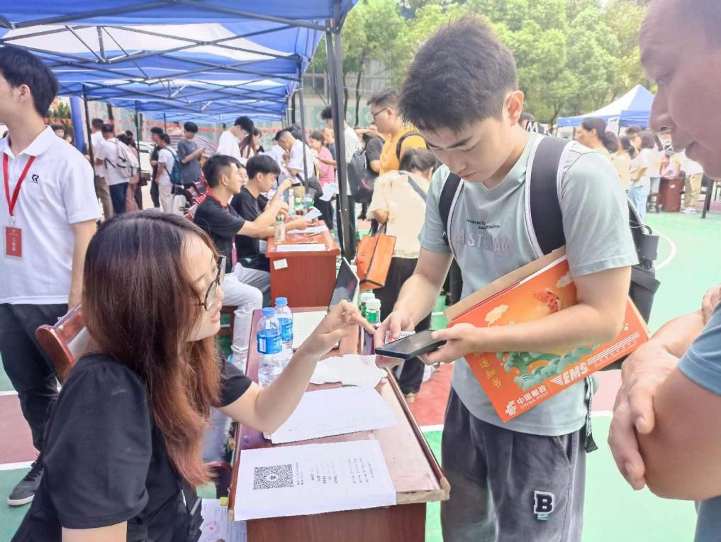 必赢官网顺利开展迎接2023级新生报道工作 必赢官网顺利开展迎接2023级新生报道工作