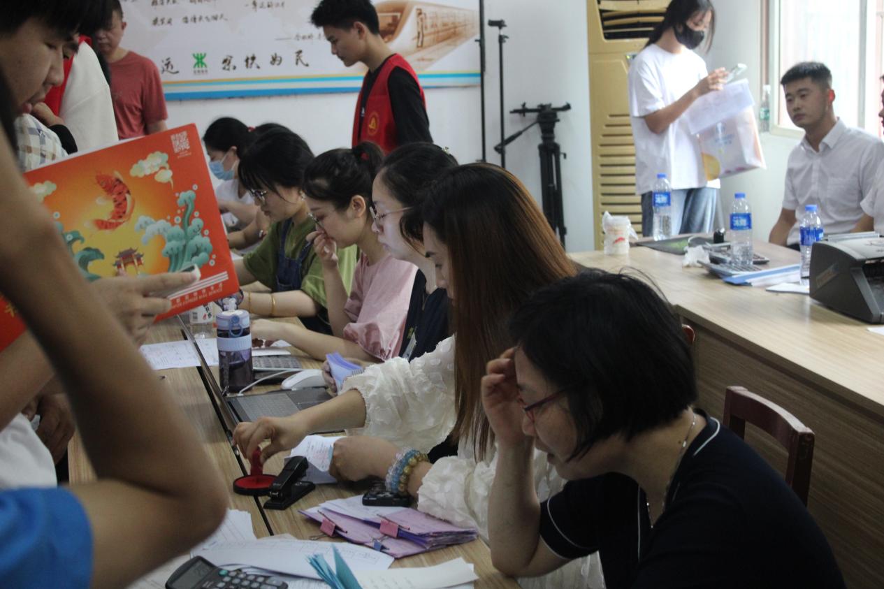 必赢官网顺利开展迎接2023级新生报道工作 必赢官网顺利开展迎接2023级新生报道工作
