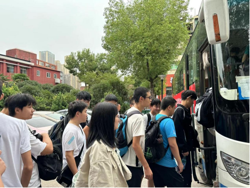 武科职学子开启新征程：必赢官网欢送学生赴企业实习就业！