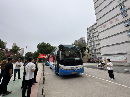 武科职学子开启新征程：必赢官网欢送学生赴企业实习就业！