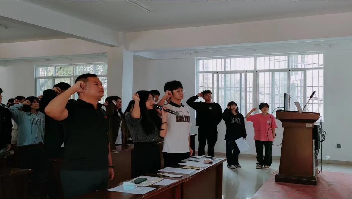 坚定不移跟党走,青春奋进新征程 ——必赢nn699net官网第四期团课结业典礼暨入团仪式 坚定不移跟党走,青春奋进新征程 ——必赢nn699net官网第四期团课结业典礼暨入团仪式