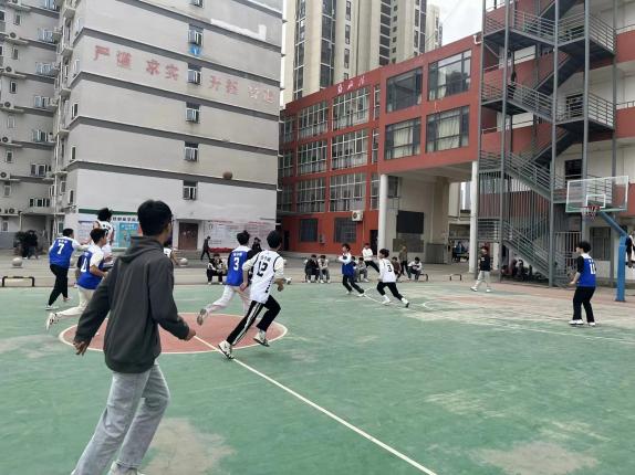 团魂燃星空,拼搏正当时丨新生篮球赛八强赛“战况”速报 团魂燃星空,拼搏正当时丨新生篮球赛八强赛“战况”速报