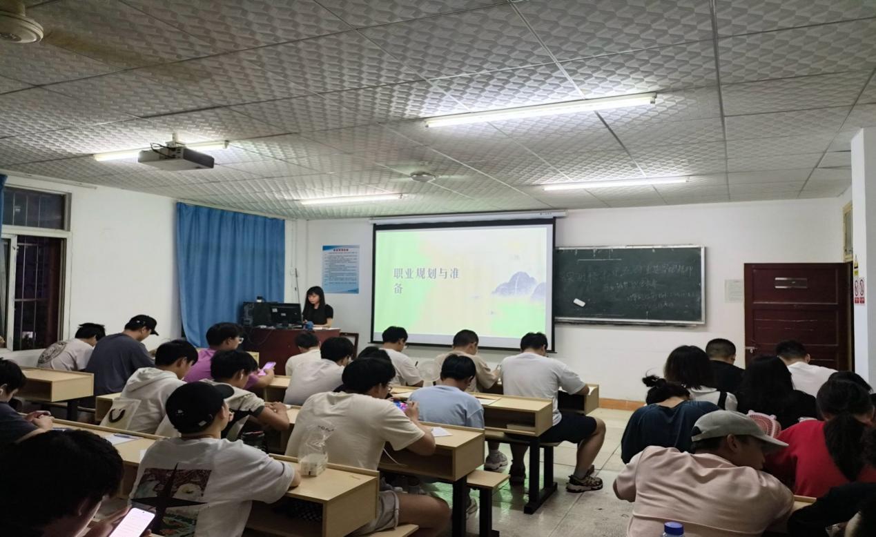 “落实习近平总书记重要寄语精神--匠心筑梦 职启未来”主题团日活动 “落实习近平总书记重要寄语精神--匠心筑梦 职启未来”主题团日活动