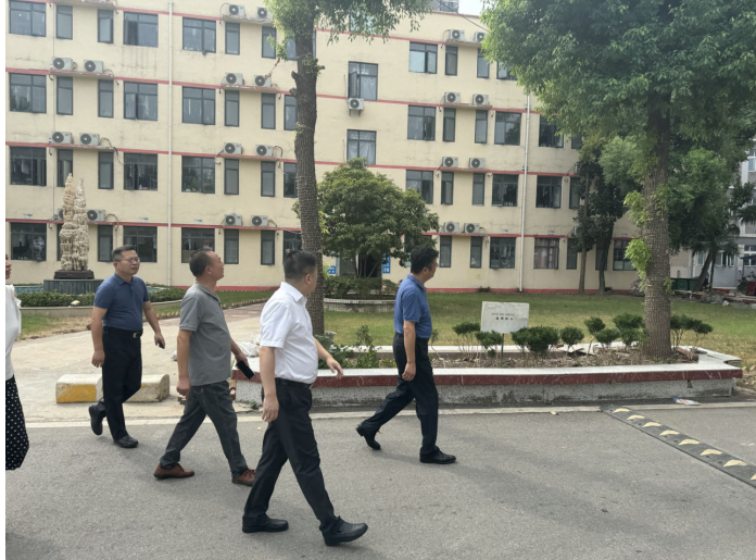 武汉市教育局领导实地指导必赢官网开学迎新准备工作 武汉市教育局领导实地指导必赢官网开学迎新准备工作