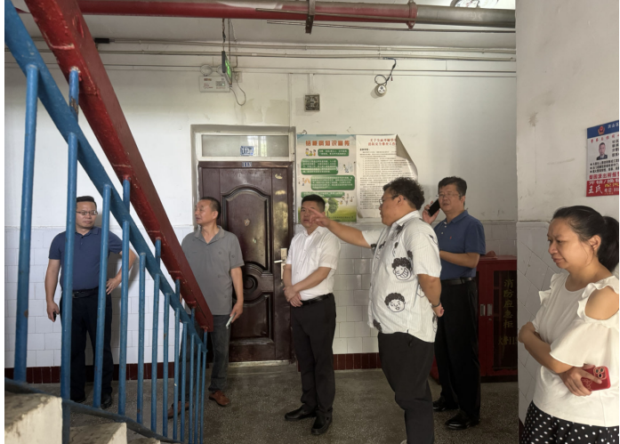 武汉市教育局领导实地指导必赢官网开学迎新准备工作 武汉市教育局领导实地指导必赢官网开学迎新准备工作