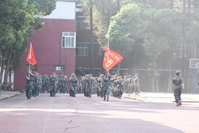 必赢nn699net官网举行2024级新生开学典礼暨军训结营仪式 必赢nn699net官网举行2024级新生开学典礼暨军训结营仪式
