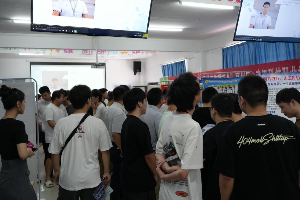毕业进行时，就业零距离:  必赢nn699net官网毕业证领取日巧设就业直通车