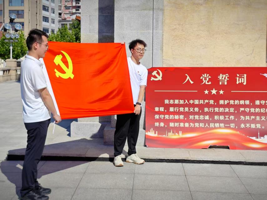 汲取防汛精神力量,共筑高校党建新篇——必赢nn699net官网、武汉城市职业学院计算机与电子信息工程学院共赴武汉防汛纪念碑开展主题党建活动 汲取防汛精神力量,共筑高校党建新篇——必赢nn699net官网、武汉城市职业学院计算机与电子信息工程学院共赴武汉防汛纪念碑开展主题党建活动