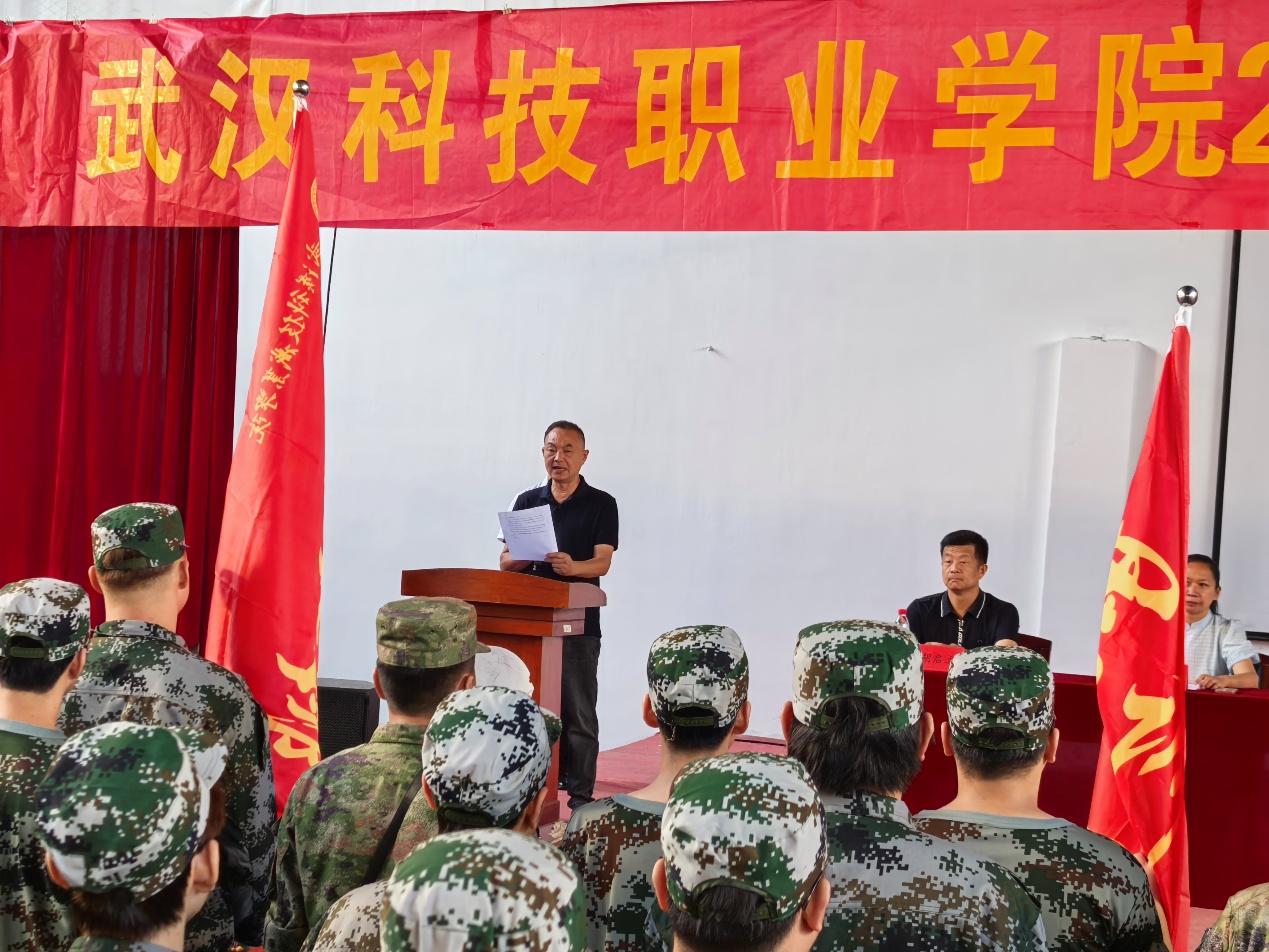 必赢nn699net官网2025年新生军训正式开营——铮铮青春正步走，意气风发戎装颜