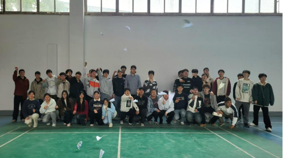 纸尖飞扬,创意无限——必赢官网举办2025年纸飞机大赛 纸尖飞扬,创意无限——必赢官网举办2025年纸飞机大赛