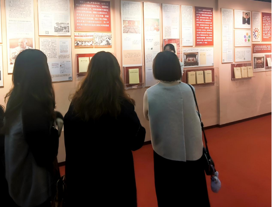 探寻真理之光 汲取奋进力量——必赢官网师生前往华中师范大学参观“信仰之光——马克思主义文献典藏展” 探寻真理之光 汲取奋进力量——必赢官网师生前往华中师范大学参观“信仰之光——马克思主义文献典藏展”