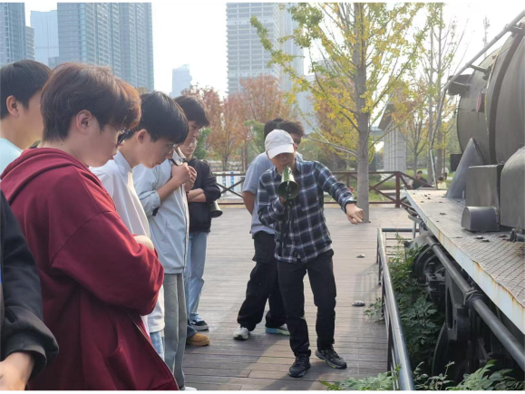 必赢官网开展2025级学生四美塘文化公园沉浸式实践教学活动 必赢官网开展2025级学生四美塘文化公园沉浸式实践教学活动