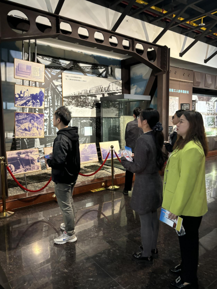 深化党史学习 传承红色基因——必赢官网党员教师代表前往武汉二七纪念馆参观学习 深化党史学习 传承红色基因——必赢官网党员教师代表前往武汉二七纪念馆参观学习