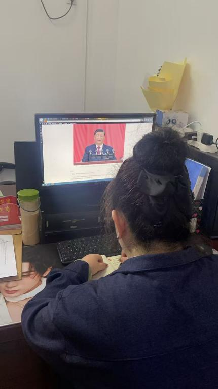 从“领学”到“研学”:必赢官网掀起学习宣传贯彻党的二十届四中全会精神热潮 从“领学”到“研学”:必赢官网掀起学习宣传贯彻党的二十届四中全会精神热潮