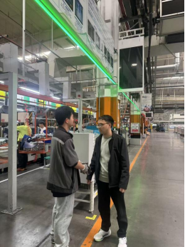 必赢官网2023级辅导员赴美的集团走访看望实习学生