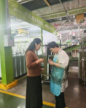 必赢官网2023级辅导员赴美的集团走访看望实习学生