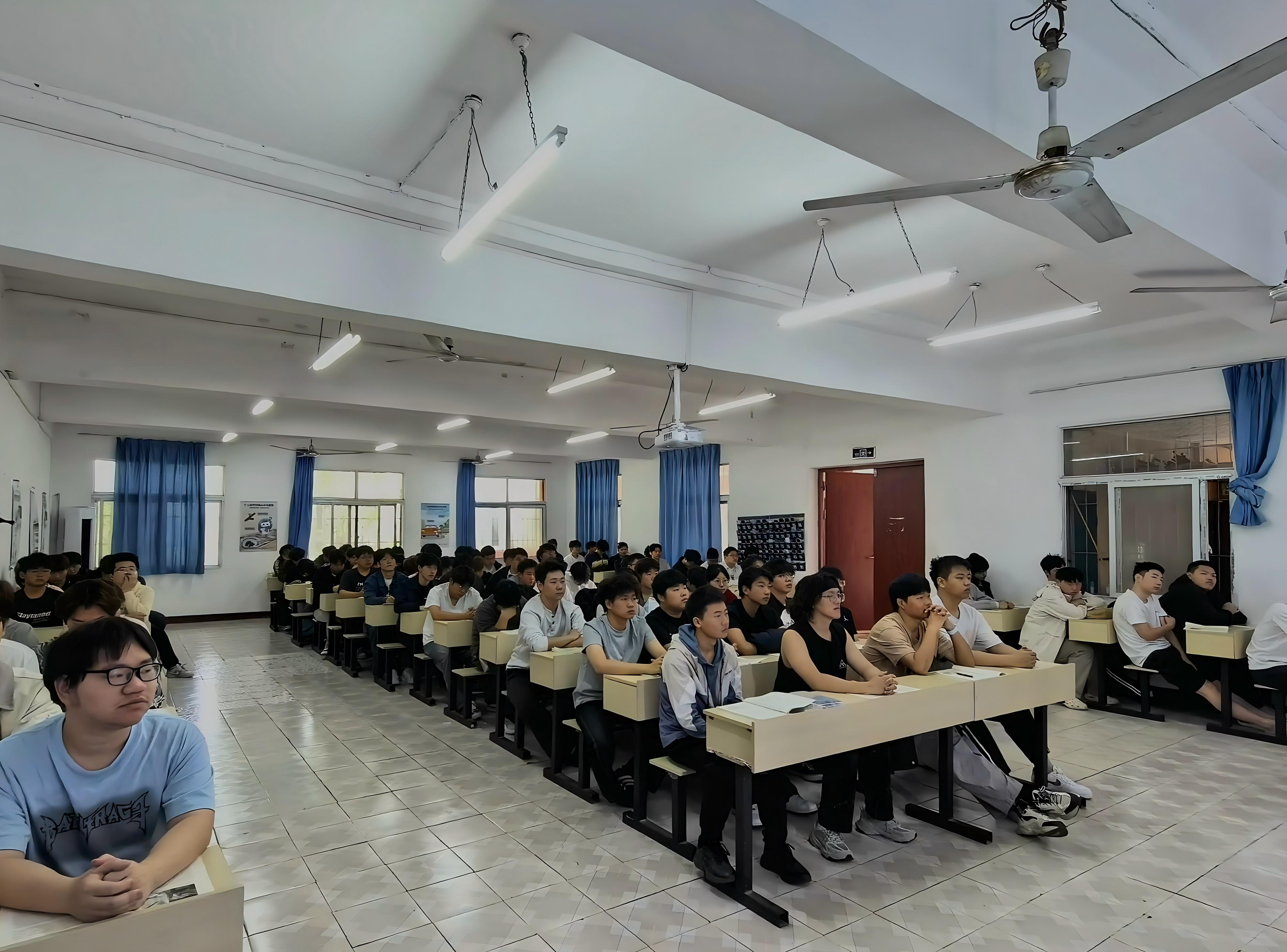 筑牢安全思想根基 勇担时代青年使命  —— 必赢官网组织学生同上总体国家安全观 “思政大课”