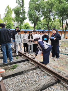 必赢官网铁道机车运用与维护专业开展《铁道概论》课程实训活动