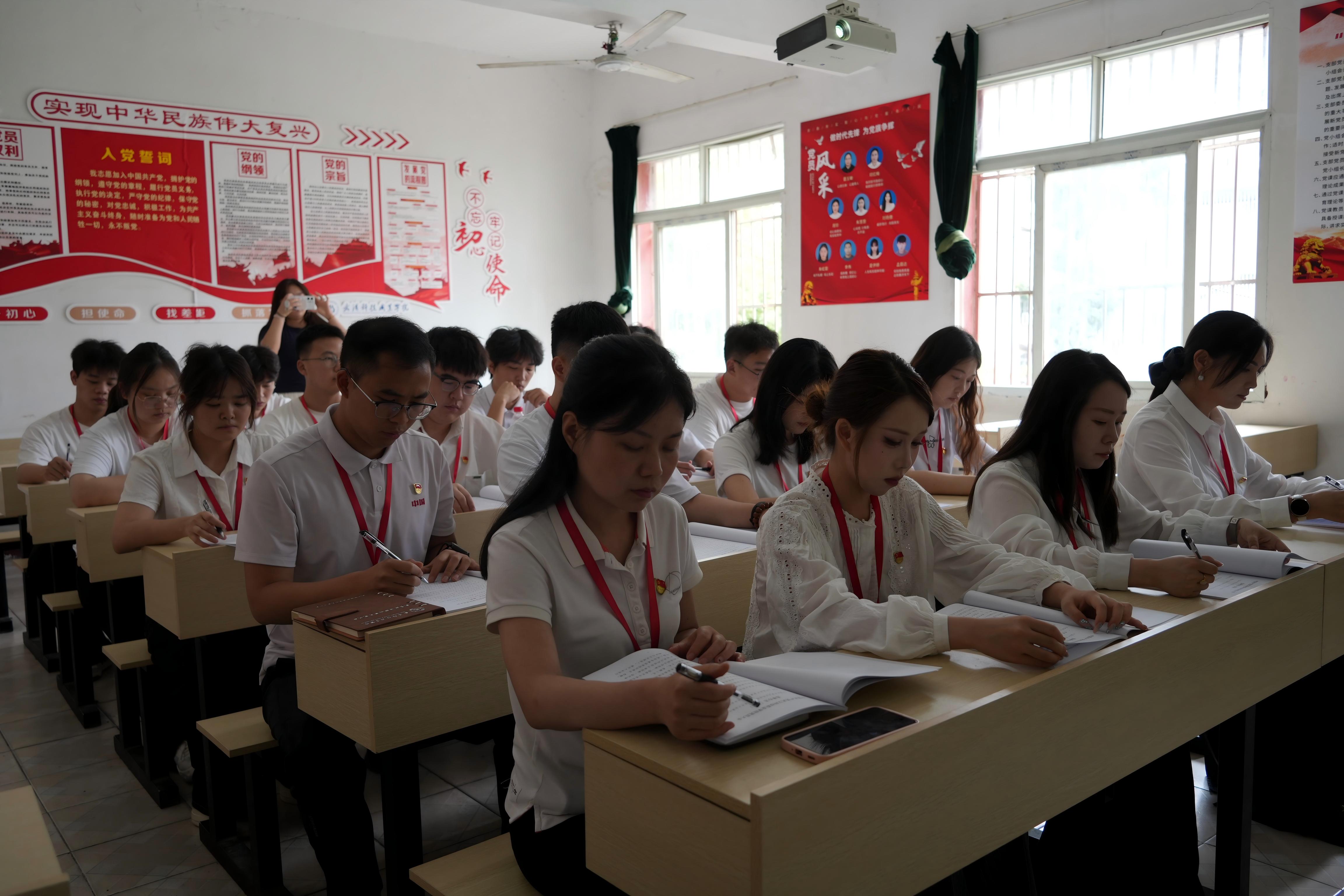 深耕红匠担使命 凝心聚力启新程 ——中国共产党必赢nn699net官网党员大会圆满召开 深耕红匠担使命 凝心聚力启新程 ——中国共产党必赢nn699net官网党员大会圆满召开