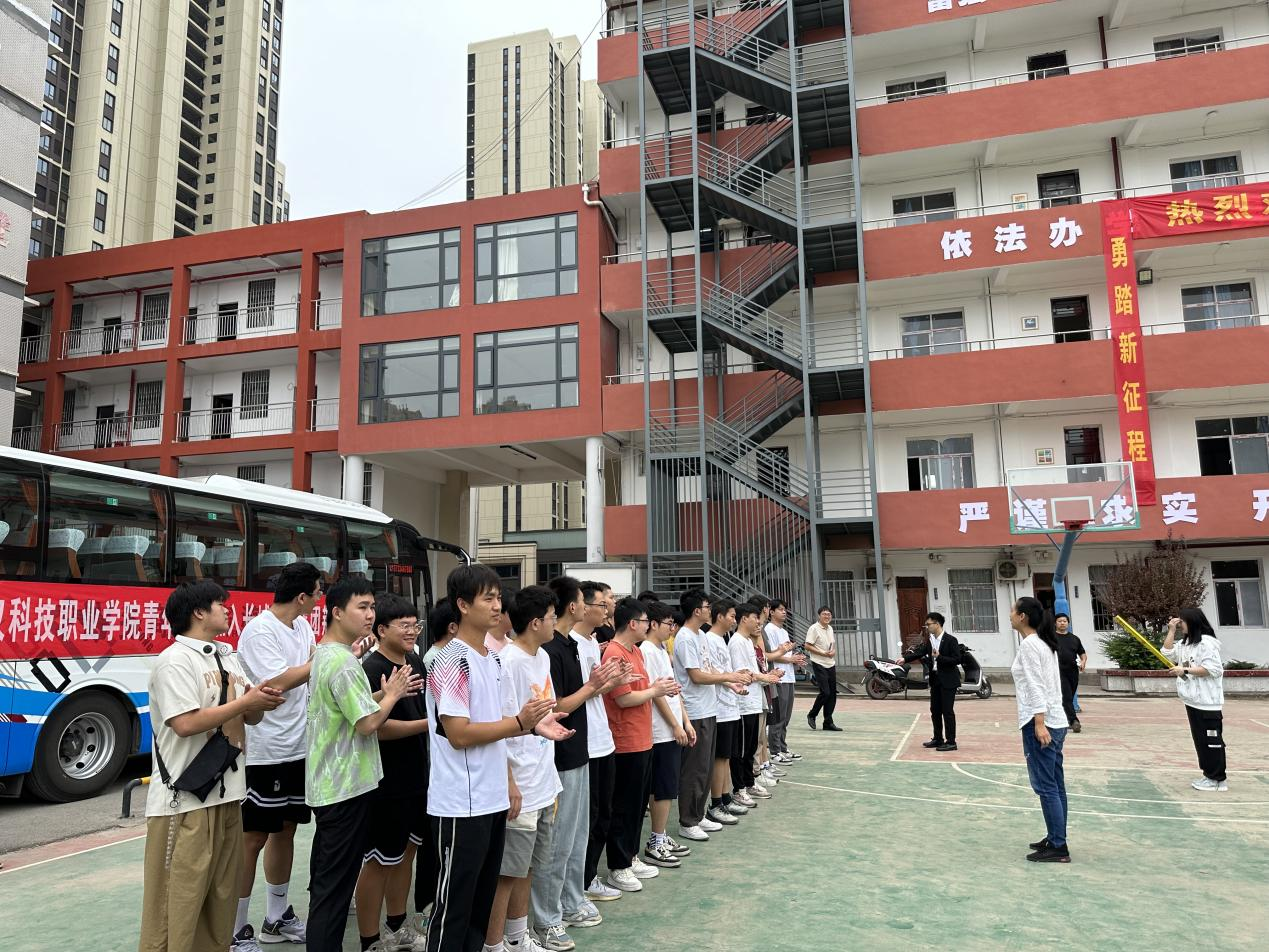 武科职学子开启新征程：必赢官网欢送学生赴企业实习就业！