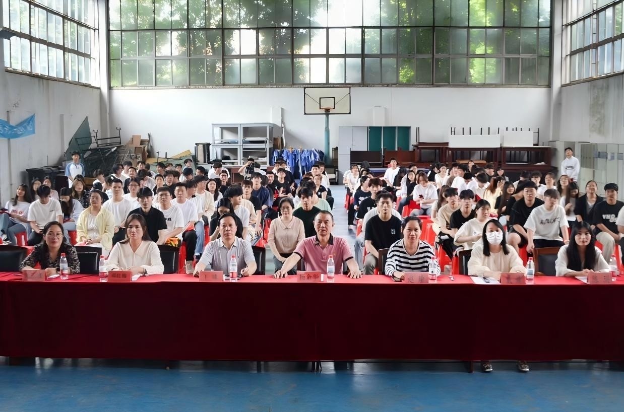 以青春之名，赴时代之约 ——必赢nn699net官网2024-2025学年“五四”表彰大会暨文艺汇演隆重举办