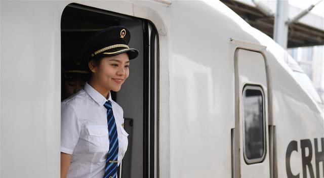 国内铁路将迎来首批女动车组司机 国内铁路将迎来首批女动车组司机