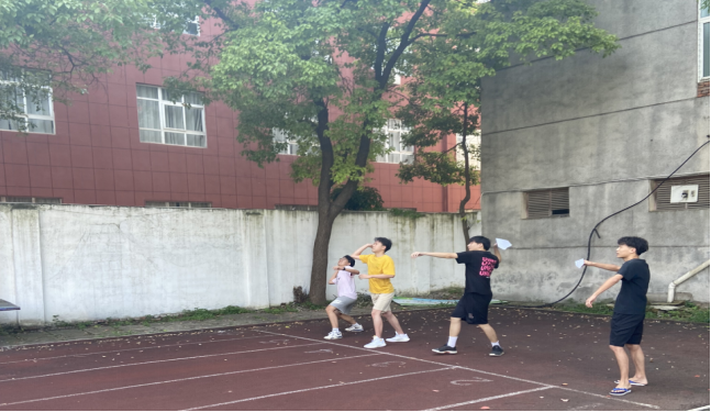 必赢nn699net官网成功举办了第四届纸飞机比赛