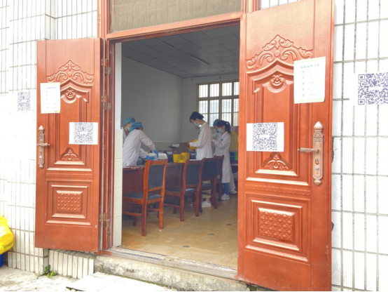学校开展新冠疫苗集中接种工作 学校开展新冠疫苗集中接种工作