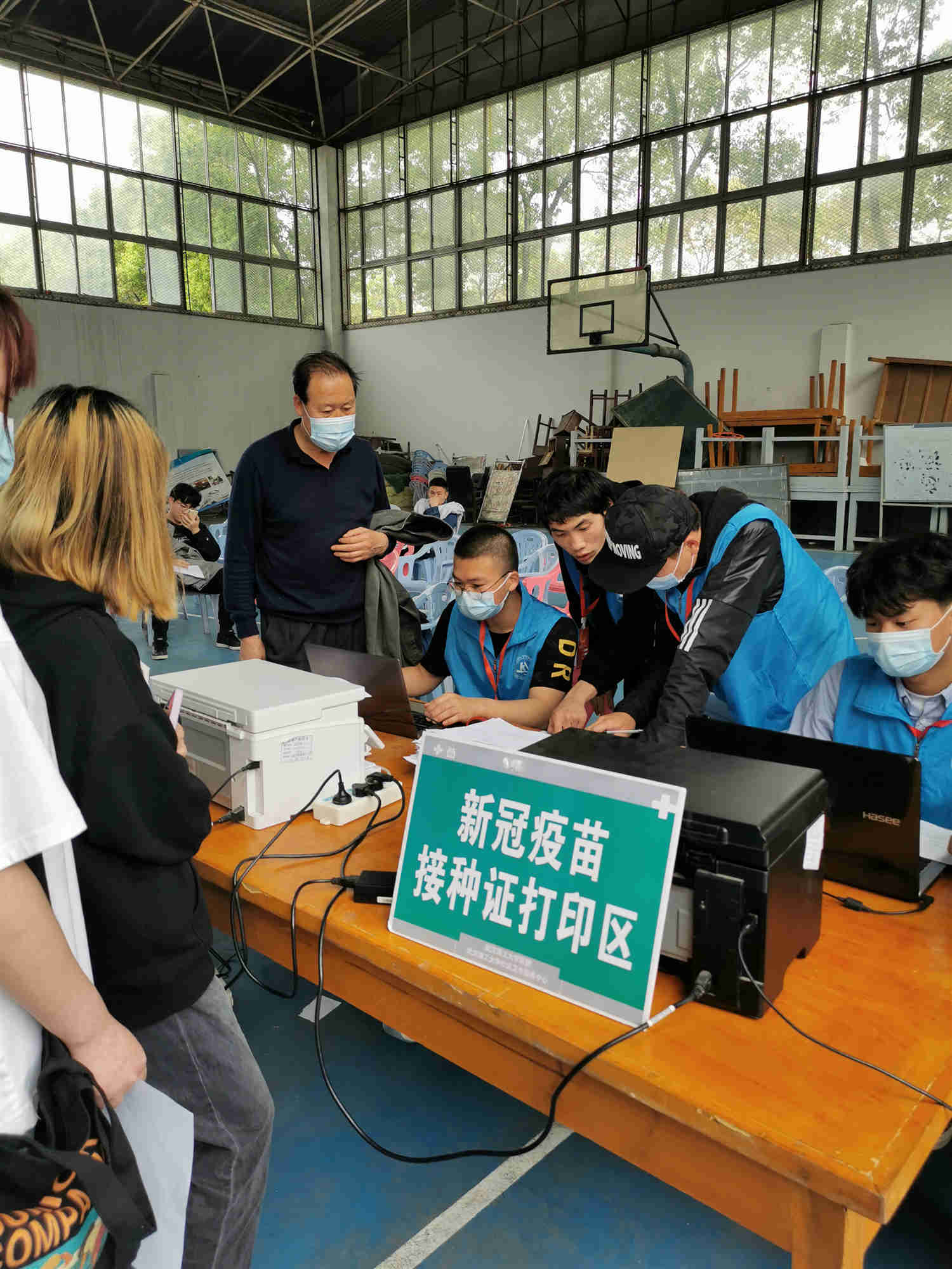 学校开展新冠疫苗集中接种工作 学校开展新冠疫苗集中接种工作