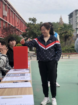 人人都献出一点爱,人生将变得更美好 ——为黎承航同学募捐 人人都献出一点爱,人生将变得更美好 ——为黎承航同学募捐