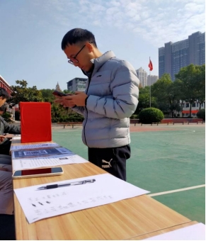 人人都献出一点爱,人生将变得更美好 ——为黎承航同学募捐 人人都献出一点爱,人生将变得更美好 ——为黎承航同学募捐
