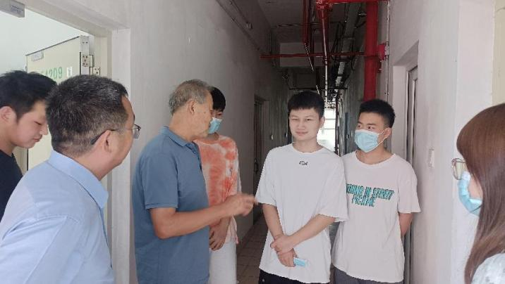 心系学子,踏暑南下——学院领导赴深圳看望实习学生 心系学子,踏暑南下——学院领导赴深圳看望实习学生