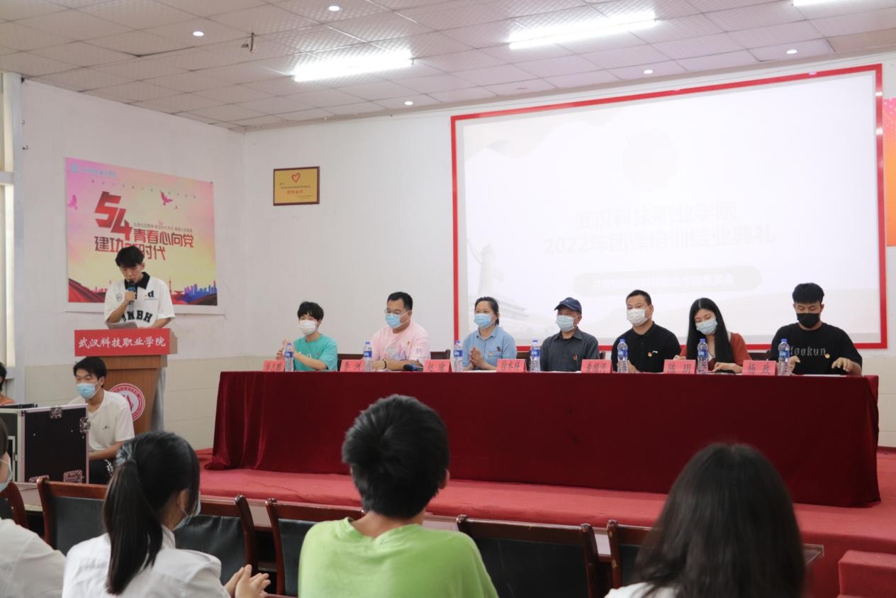 必赢nn699net官网第二届团课培训结业典礼暨入团仪式